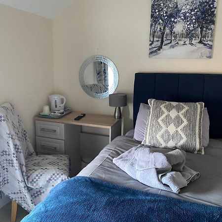 The Unicorn Hotel Caersws Bagian luar foto