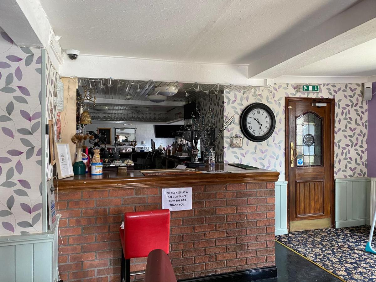 The Unicorn Hotel Caersws Bagian luar foto