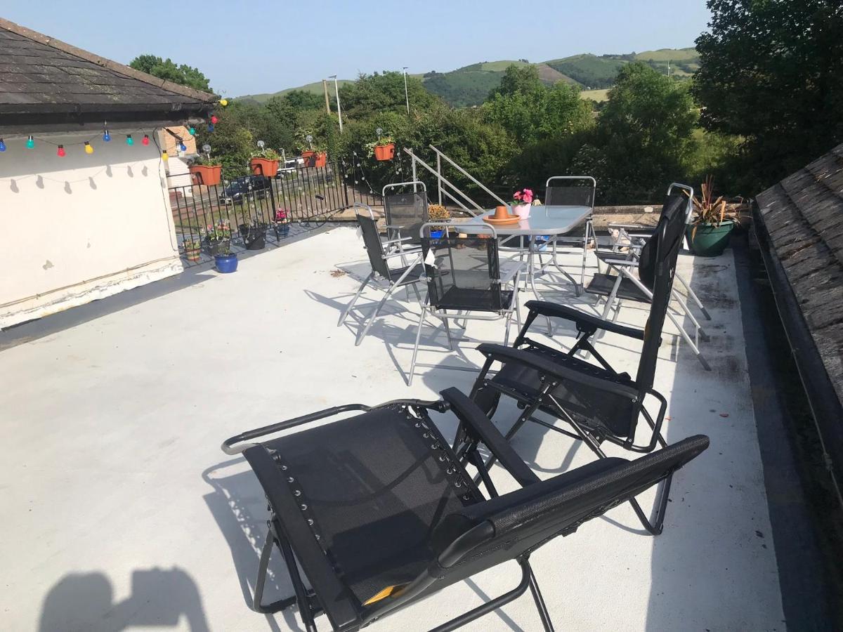 The Unicorn Hotel Caersws Bagian luar foto