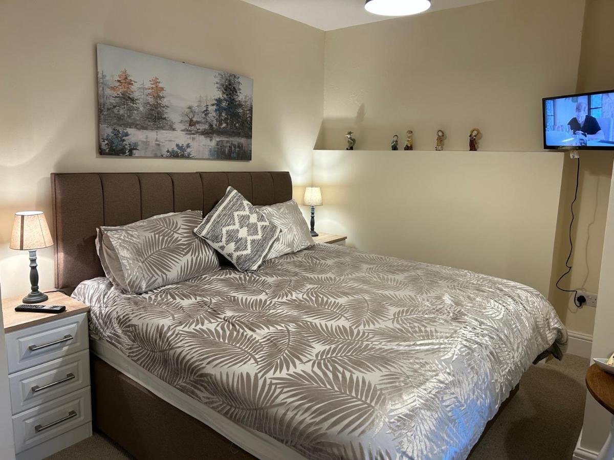 The Unicorn Hotel Caersws Bagian luar foto