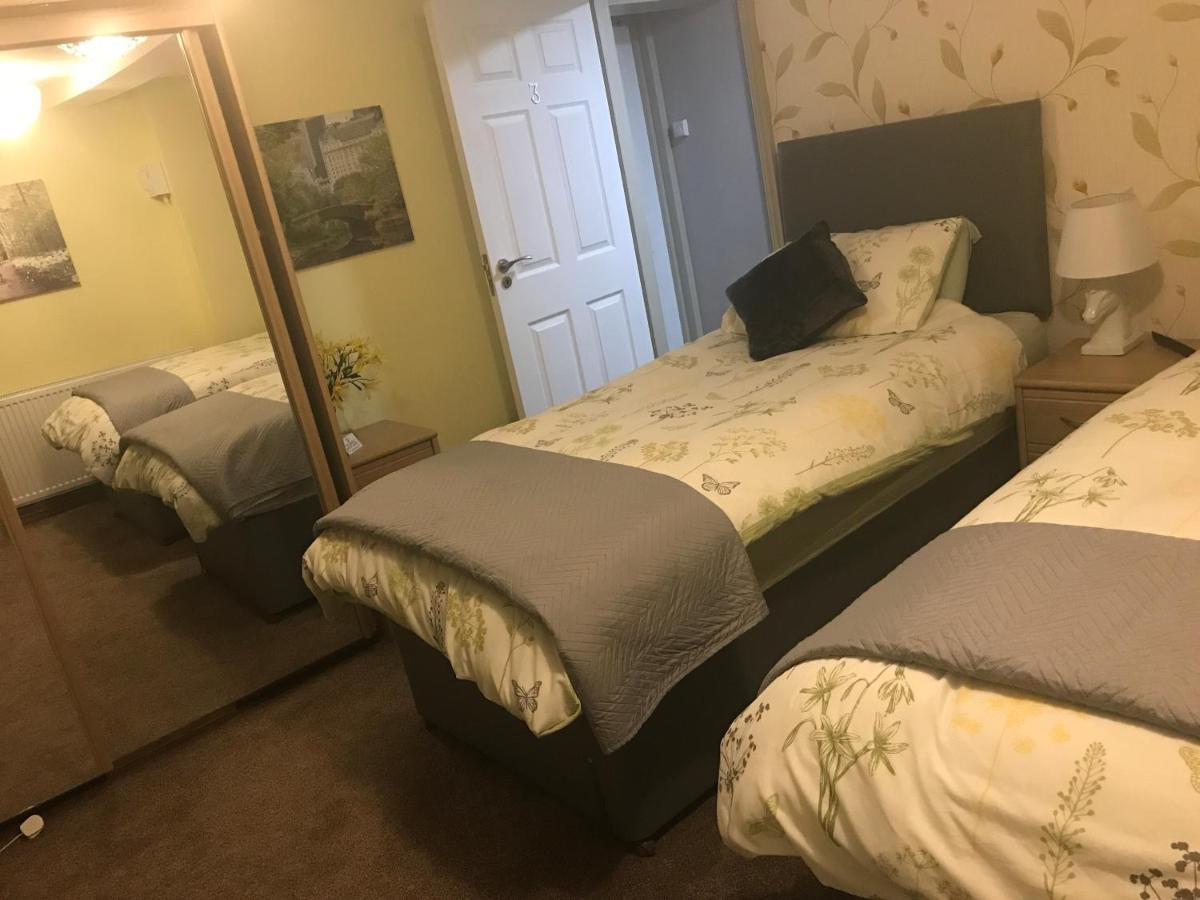 The Unicorn Hotel Caersws Bagian luar foto