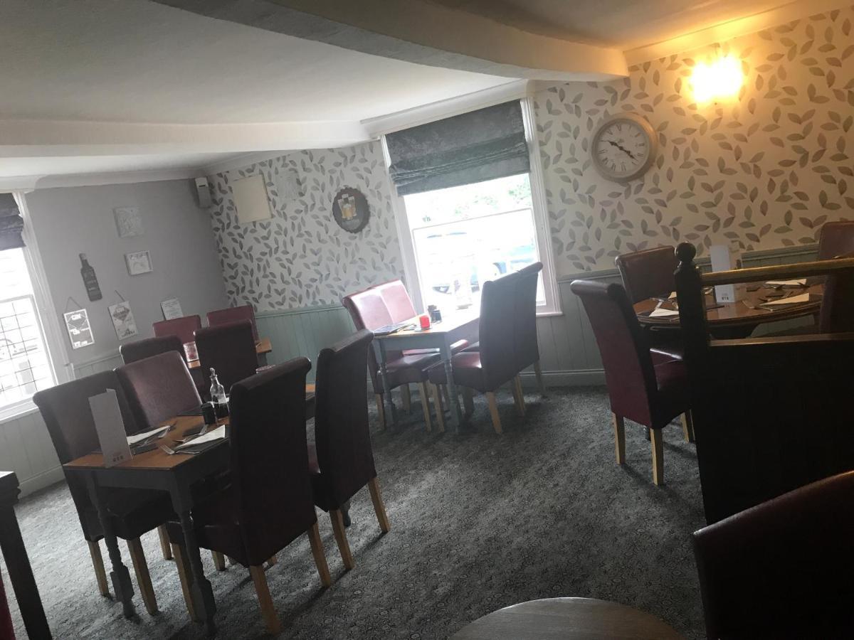 The Unicorn Hotel Caersws Bagian luar foto